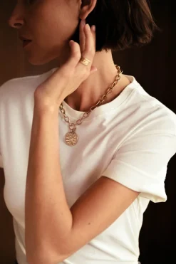 COLLIER LUCIE